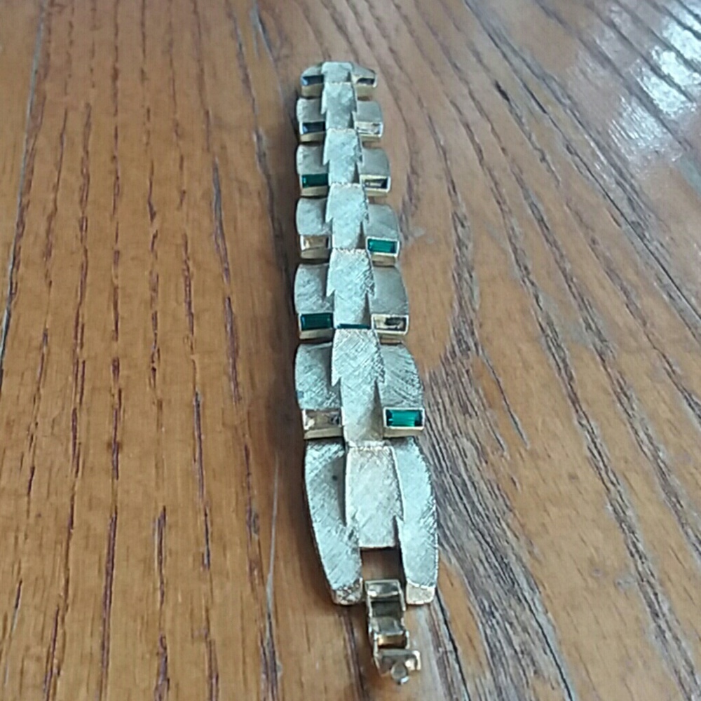 Vintage Lisner Emerald Stone Bracelet